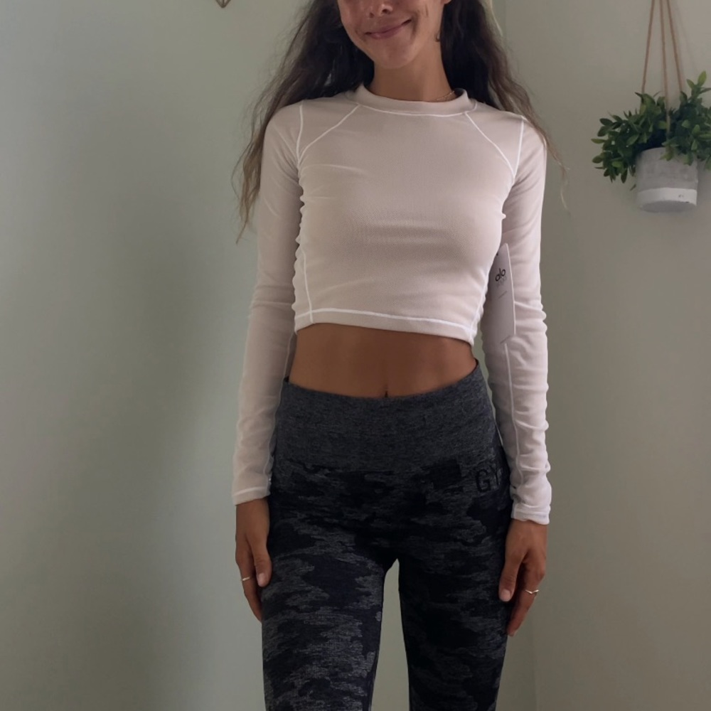 Alo Yoga Longsleeve Top